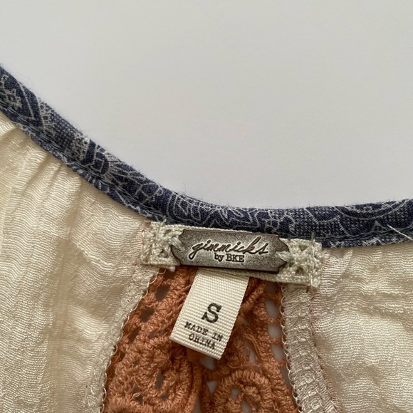 BKE Gimmicks Lace Cold Shoulder Open Back Henley boho women’s size S - Picture 11 of 15